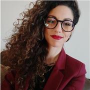 Diplomata C2 Inglese e C1 Francese offre lezioni in presenza e online anche in materie umanistiche