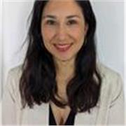 Professeure de Yoga Vinyasa formée en Inde et en France métropolitaine.