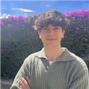 Profesor de matemáticas e inglés que estudia un doble grado en ADE y DERECHO en la UPF. Soy paciente, comprensivo y organizado.