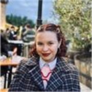 Ragazza Diplomata al liceo Classico. Inglese per ragazzi di elementari, medie e superiori. Offro aiuto anche in Italiano, Storia, Filosofia
