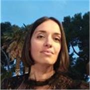 Sono un'insegnante di Italiano con dieci anni di esperienza in licei, scuole medie e centri di istruzione per adulti e stranieri.