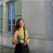 Je suis étudiante en Master de droit, et je peux donner des cours de français, anglais, histoire et d’autres si besoin !