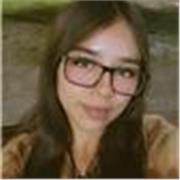 Profesora de matemáticas imparte clases a niños de todas las edades
