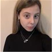 Studentessa di lettere moderne con diploma di maturità classica