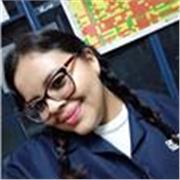 Profesora y estudiante de química, con capacidad para enseñarle a niños y adolescentes