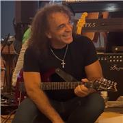 Professor Licenciado em Música com pós em Musicoterapia