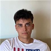 Estudiante de universidad de Inglaterra imparte clases