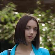 Studentessa universitaria impartisce lezioni in Spagnolo per ragazzi delle medie e superiori