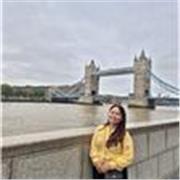 Adaptable English tutor helping non-native speakers build confidence and clarity through enjoyable yet empowering lessons.
