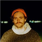 I’m a casual teacher, who makes guitar fun!