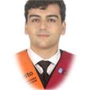 Graduado en Derecho y Relaciones Internacionales y estudiante de máster en Derecho Constitucional, preparado para dar clase a personas que estén cursando el grado en derecho