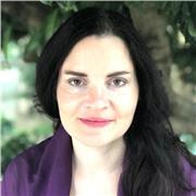 Italiana nativa Estoy muy relajado y tranquilo; Si necesita ayuda o tiene alguna pregunta, puede preguntarme libremente. Me gusta aprender nuevos idiomas y sé que no siempre es tan fácil; pero creo que debería tomarse como un  juego , y algo positivo y li