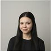 Estudiante de bachillerato con don de niños y don para pasarlo bien