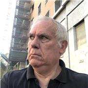 Ingegnere, docente di matematica impartisce lezioni per studenti superiori università