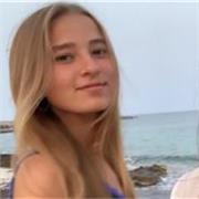 Profesora de niños que imparte Matemáticas, inglés y castellano