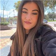 Me defino simpatica, empatica, con ganas de enseñar y ayudar a los demás. Me gstaría que los alumnos fueran d la etapa de primaria