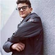 Ragazzo frequentante istituto tecnico offre lezioni di materie scientifiche