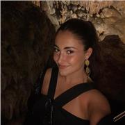 Experiencia como profesora de inglés y matemáticas para niños de primaria y secundaria.