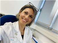 Profesora de universidad imparte clases relacionadas con el ámbito sanitario