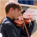 Insegnante di violino offre lezioni di strumento e musica