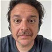 Offro lezioni di cinema, sceneggiatura e scrittura creativa.