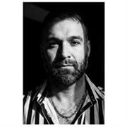 Soy Gonzalo, profesional del marketing. Aprende marketing real conmigo: 10 años creando estrategias para empresas y marcas. 