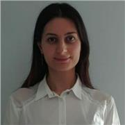 Laureata in lingue moderne: letterature e traduzione (LM-37) offre lezioni di francese e doposcuola