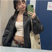 Hablo inglés de forma nativa, soy paciente y adaptable. Me siento cómoda impartiendo clases de inglés da igual donde sea.