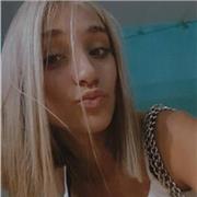 liceale brava a dare lezioni a bambini elementari e medie