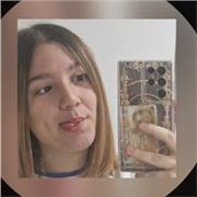 Yo me definiria como una persona muy creativa y que sabe escuchar, mucha facilidad para el liderazgo y la enseñanza de artes.