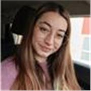 Profesora de música especializada en lenguaje musical, violín, flauta travesera y piano