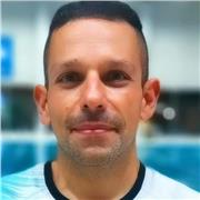 entrenador especializado en deportes de resistencia como la natación, el triatlón, el ciclismo y la carrera.
