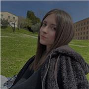 Studentessa della facoltà di lettere che offre ripetizioni di italiano ovviamente sono disponibile anche per materie come storia