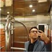 Soy un estudiante de turismo con conocimiento demostrable en 3-4 idiomas, destacando especialmente un nivel C2 de inglés