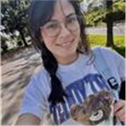 Médico pediatra, me defino como alguien que ama enseñar y trabajar con niños 