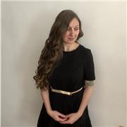Profesora licenciada y nativa con una larga experiencia