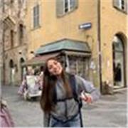 Sono una studentessa del quarto anno di liceo scientifico che offre ripetizioni sul programma di prima, seconda e terza superiore