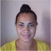 Professeur de français donne des cours de soutiens scolaire. 