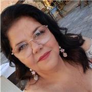 Docente di scuola secondaria impartisce lezioni di storia, storia dell'arte e storia della musica