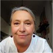 Soy italiana y tengo treinta años de experiencia como profesora en Italia. 