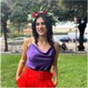 Studentessa impartisce lezioni di italiano per stranieri, oltre a lezioni di conversazione in inglese e di storia dell'arte