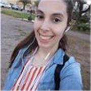 Profesora escolar se ofrece para dar clases de cualquier materia común