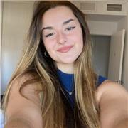 Profesora de apoyo escolar y aprendizaje para niños de manera online