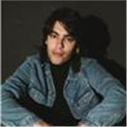 Soy profesor de guitarra, músico profesional y una persona tremendamente apasionada de ambos campos.