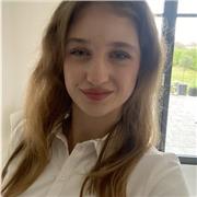 Englisch-Nachhilfelehrerin für Schüler vom 1. Schuljahr bis zum 10. Schuljahr