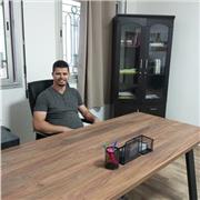 Professeur expérimenté en matière d'économie , gestion, et finance.