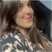 Como profesional, me considero una persona empática, positiva y atenta, con muchas ganas de que aprendan de manera amena.