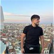 profesor de fútbol y matemáticas a niños pequeños 