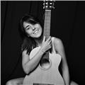 Soy una cantante brasileña, profesora de música infantil, canto, guitarra y solfeo para principiantes. apta a enseñar a todas las edades.