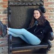 studentessa universitaria di scienze della comunicazione offre ripetizioni in lingue, storia contemporanea, linguistica ecc